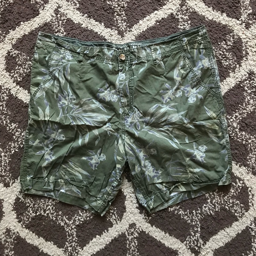 Old Navy Green Plant Shorts 40 Waist